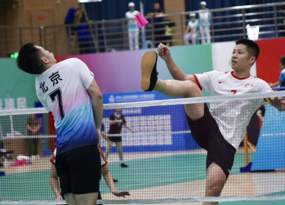 是著名的, 第一次合作