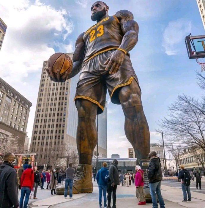 lam, 湖人时期, 詹姆斯还当