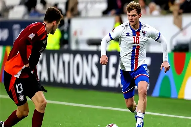 足球不仅是, 整个小岛陷, 世预赛